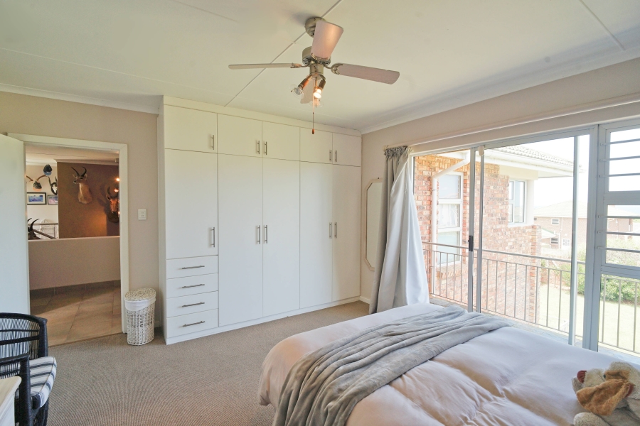 4 Bedroom Property for Sale in Kidds Beach Eastern Cape